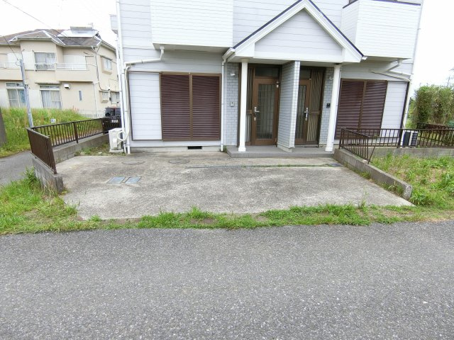 テラス南横川の駐車場