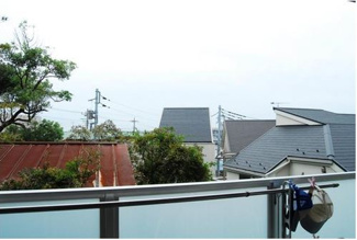 【展望】 | バルコニー正面は遮る建物もなく、リビングに明るい日差しが差し込みます。 