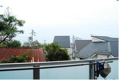 【展望】 | ライオンズクレール湘南辻堂 | バルコニー正面は遮る建物もなく、リビングに明るい日差しが差し込みます。 