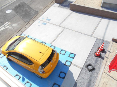 【駐車場】 | 新築　加須市　花崎2丁目　全4棟　1号棟　角地 | ・花崎駅徒歩10分・駐車場2台並列・南向き・４ＳLDKとインナー・花崎北小・加須東中・駅徒歩10分電車通勤。新型コロナの影響につき、お電話下さい。対応丁寧。