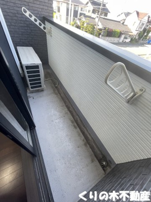 【バルコニー】 | Kiefer ains | 外からの目が気にならないバルコニーで洗濯物が干せます
