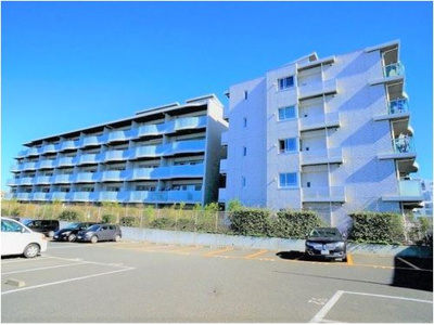 【外観】 | ザ・テラス茅ヶ崎サザンビーチ | お部屋は5階建ての建物の4階部分に位置しています。南西角部屋につき、陽当たり・通風・眺望が良好です！ 