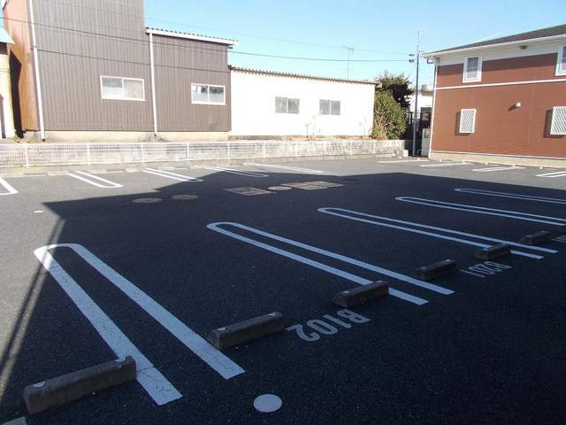 フォーリーフBの駐車場