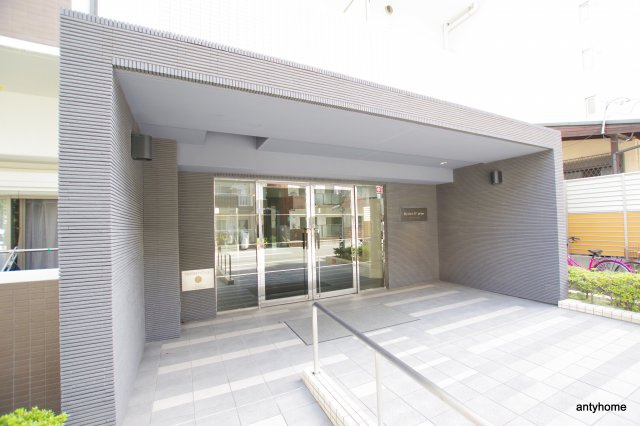 レジュールアッシュJUSO　仲介手数料無料のエントランス