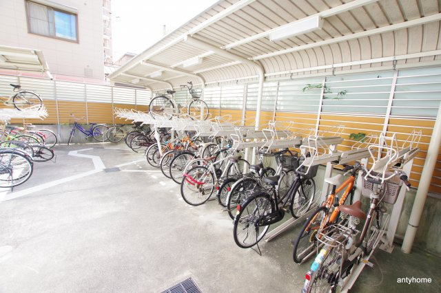 レジュールアッシュJUSO　仲介手数料無料の駐車場