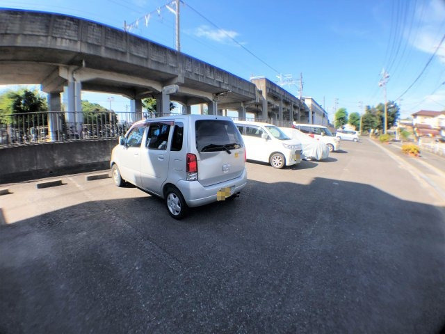 マンション朝倉の駐車場