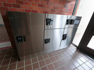 【その他共用部分】 | セザール大倉山 | 不在時にもお荷物が受け取れる宅配ボックスです。