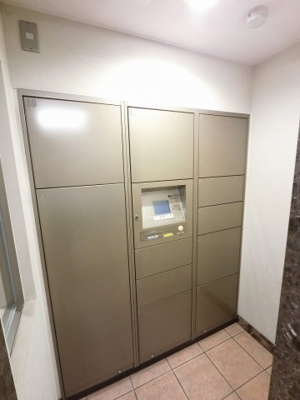 【その他共用部分】 | サンクタス横濱ヒルトップＶレジデンス | 不在時にもお荷物が受け取れる宅配ボックスです。