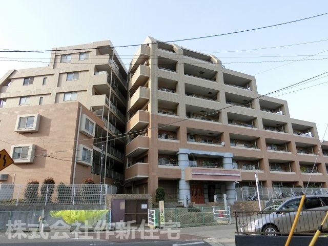 サンクレイドル薬園台弐番館　南西角住戸の外観|駐車場　空あり（月額3,100円）自転車置場・バイク置場　空あり（無償）