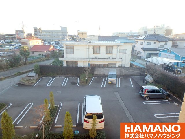 プレステージコートファミーユ館の駐車場|車をお持ちの方に嬉しい駐車場付きの物件です