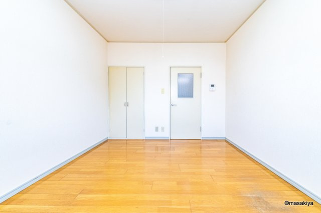 トレイン北堀の洋室