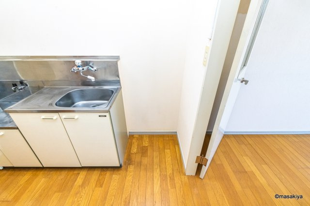 トレイン北堀のキッチン|洗濯機置き場