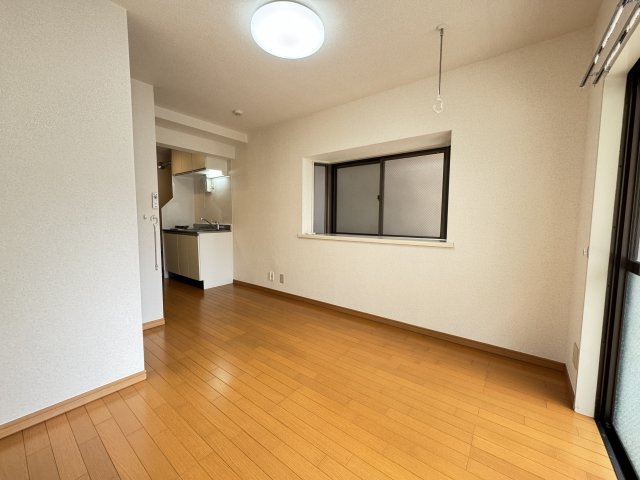 アベニュー耕和の洋室