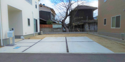 【駐車場】 | 坂出市白金町第二　4号棟 | 普通車2台駐車可能です。