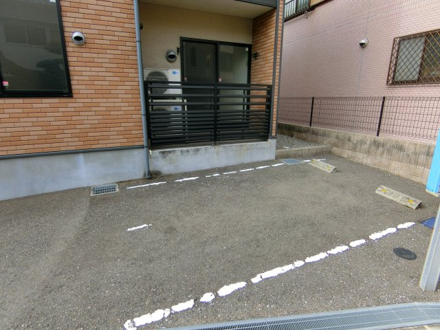 レオネクストエストⅡの駐車場
