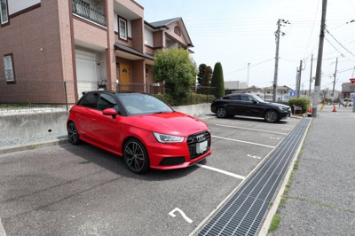 【駐車場】 | ドレスデン | 駐車場