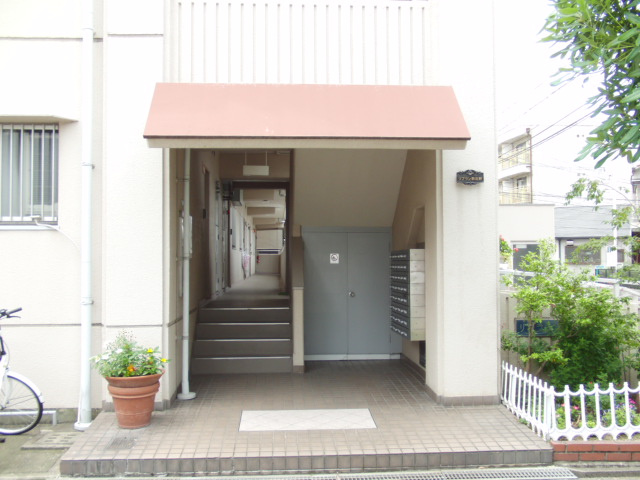 大阪市淀川区新北野２丁目の賃貸マンションのエントランス