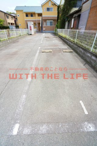 リブレア御井町【キャッシュバック対象物件】の駐車場|駐車場があるので、車を買う予定の方も安心です