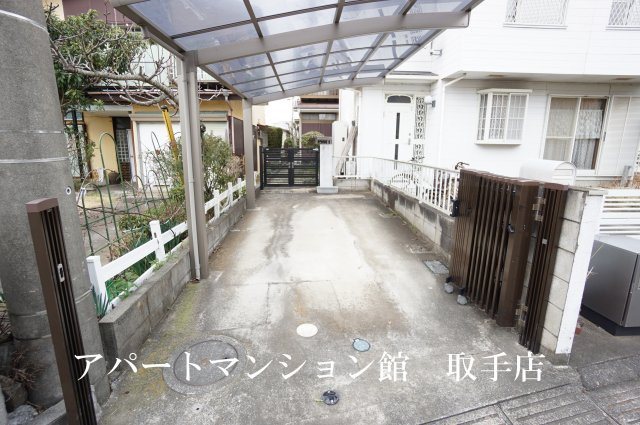 谷中ペット可戸建の駐車場