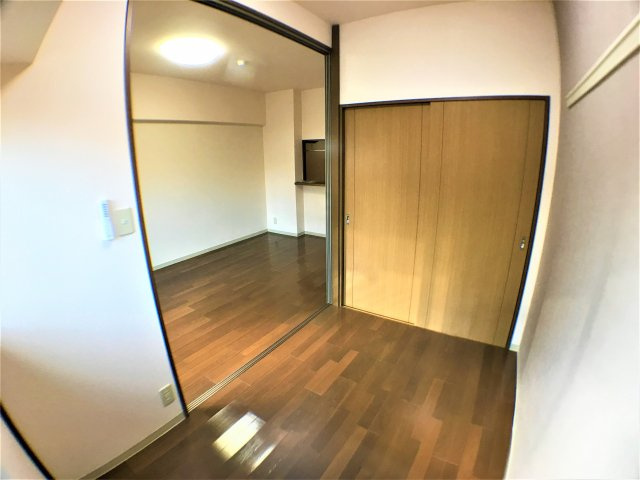 カーサコモダ新舞子Bの洋室