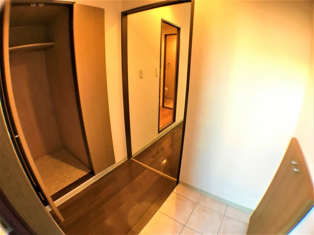 カーサコモダ新舞子Bの玄関