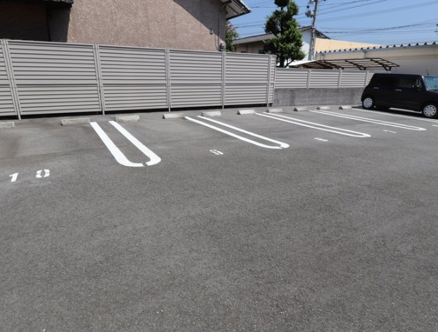 上益城郡益城町大字惣領のアパートの駐車場