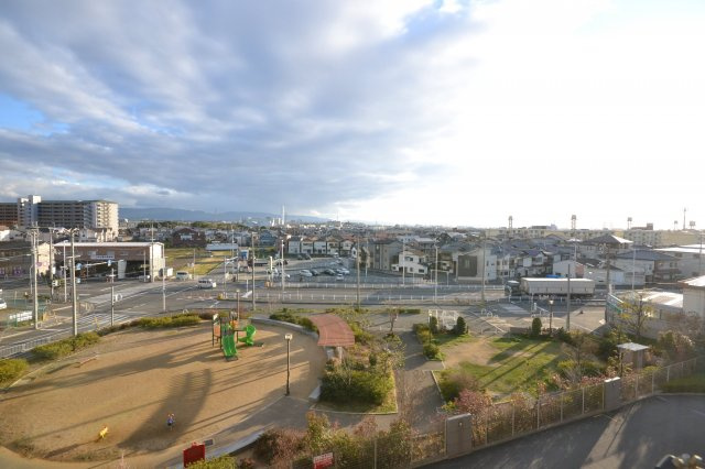 サウスオールシティ レフトウィングの展望|公園で遊ぶお子様が見える距離のお部屋です