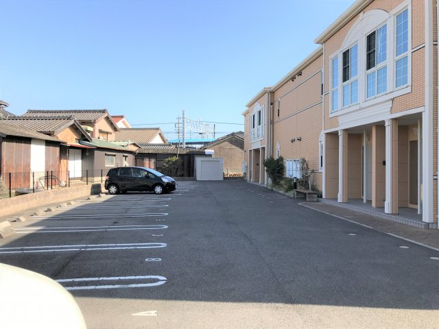 エバーレジデンスの駐車場