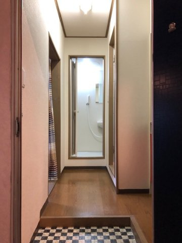 暁21・0号館の玄関