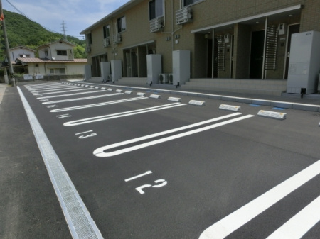 みつばち本町Ⅲ の駐車場