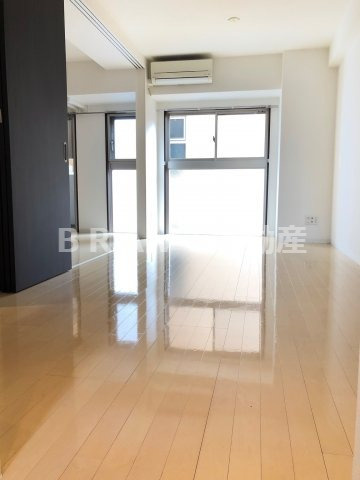 サムティ難波グレイス　BRAVI不動産の居間・リビング|【サムティ難波グレイス】使いやすい居間です