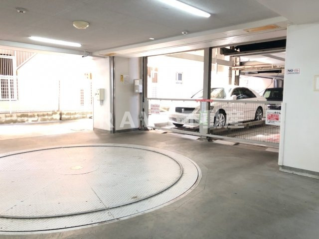 サムティ難波グレイス　BRAVI不動産の駐車場|【サムティ難波グレイス】車をお持ちの方に嬉しい駐車場付きの物件です