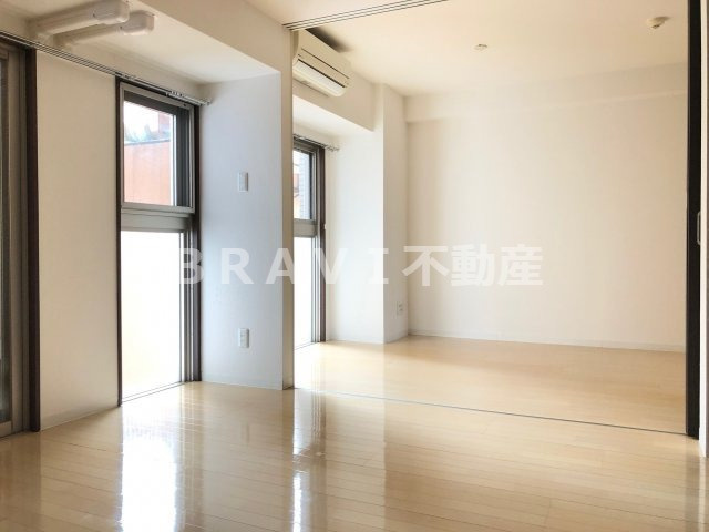 サムティ難波グレイス　BRAVI不動産の居間・リビング|【サムティ難波グレイス】おしゃれなリビングです