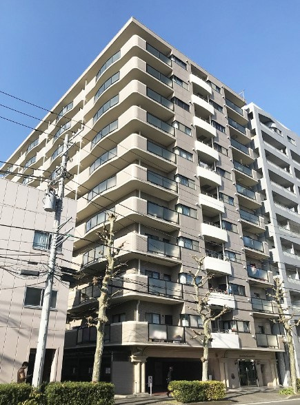 ライオンズプラザ鶴見中央（鶴見中央3丁目）の外観|外観です　ライオンズプラザ鶴見中央　2LDK　1991年8月築　ペット飼育可　京浜急行線「京急鶴見」駅徒歩8分　豊富な収納スペース　充実の共用施設　オートロック　大規模修繕工事実施済　