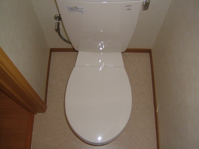 リベルテIのトイレ|※同タイプの反転イメージ写真　現況優先