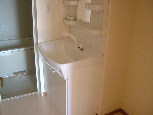 リベルテIの独立洗面台|※同タイプの反転イメージ写真　現況優先