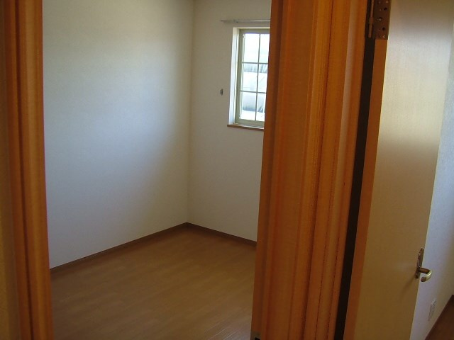 リベルテIの洋室|※同タイプの反転イメージ写真　現況優先