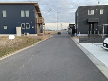 【前面道路含む現地写真】