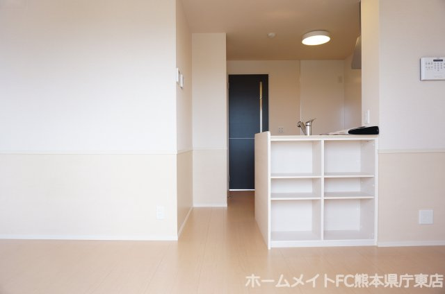 熊本市東区長嶺東５丁目のアパートの居間・リビング