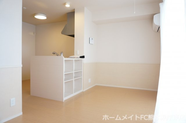 熊本市東区長嶺東５丁目のアパートの居間・リビング