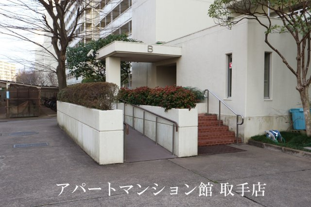 取手中央タウンB棟５０９のエントランス