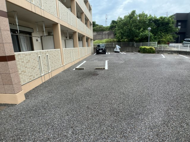ヌーベル　コリーヌⅡの駐車場