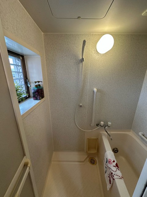 【浴室】 | シエークル21 | 追い焚き機能付きのバスルームです♪ゆったりお風呂に浸かって一日の疲れもすっきりリフレッシュ☆換気のできる小窓付きです♪