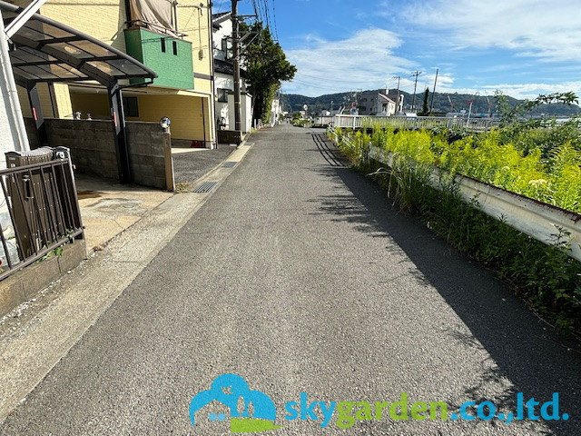 平塚市　根坂間　中古戸建の前面道路含む現地写真|前面道路含む現地写真です