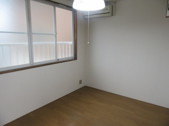 コーポ柴田の洋室|ゆったりした洋室です