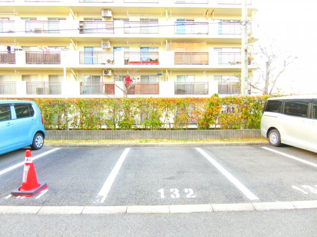 新檜尾台第1次住宅13号棟の駐車場