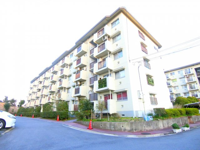 新檜尾台第1次住宅13号棟の外観