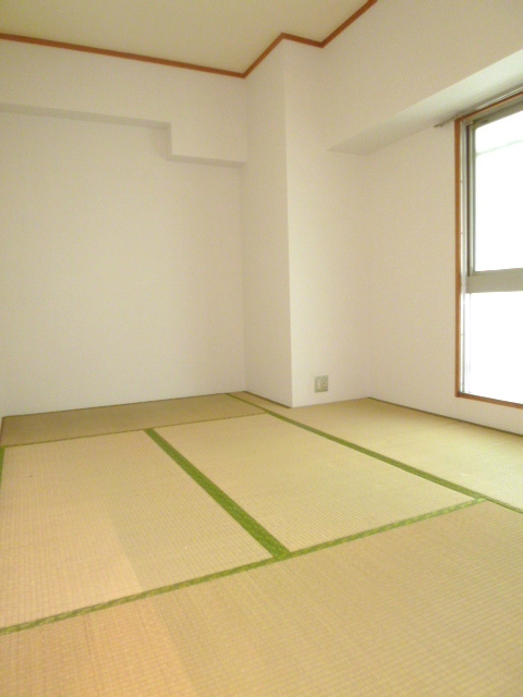 ラ・ディジェム旭【10,000円キャッシュバック対象物件】の和室|落ち着いた雰囲気の和室付きです