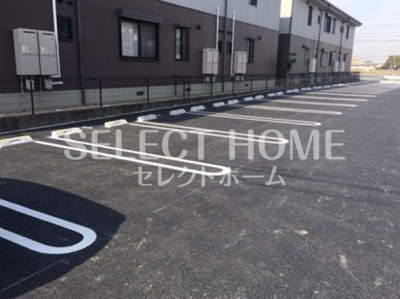 【駐車場】 | Ｄ－ｒｏｏｍ北本郷 | 駐車場があるので、車を買う予定の方も安心です