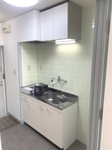 メゾンフェリス栄谷のキッチン|コンパクトなキッチンで掃除もラクラク